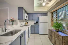 ¡NUEVO! Bonita Springs Condo actualizado - 4 millas a la playa! - Image 2