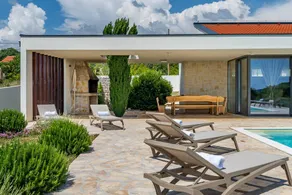 Luxury Spa Villa w Heated Pool, Jacuzzi & Sauna - Image 5