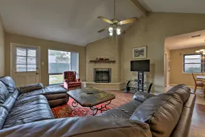 Pet-Friendly Missouri City Home w/ Fenced-In Yard! - Image 5