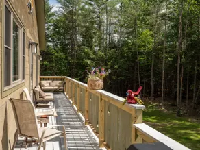 Coombs Chalet - Cozy Home in the Trees - Image 4