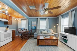 Adorable cottage in downtown, historic New Smyrna. - Image 5