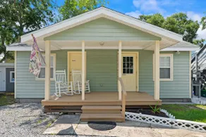 Adorable cottage in downtown, historic New Smyrna. - Image 2