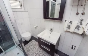 Amazing Apartment in Opatija With Wifi and 2 Bedrooms - Image 5