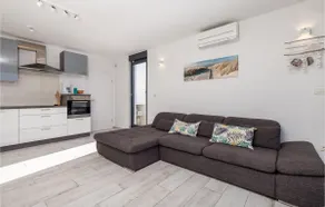 2 Bedroom Lovely Apartment In Omisalj - Image 5