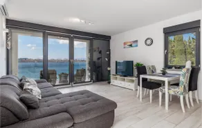 2 Bedroom Lovely Apartment In Omisalj - Image 4