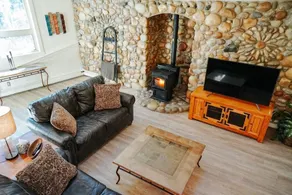Foothills Retreat with Hot Tub - Image 4