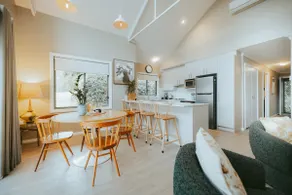 Jimmys Cabin - Kangaroos, Kookaburras, sleeps 4! - Image 3