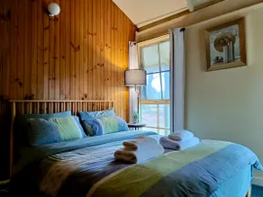 Emberpine Cottage (1Queen+2Twins)SPA & WoodStove - Image 4