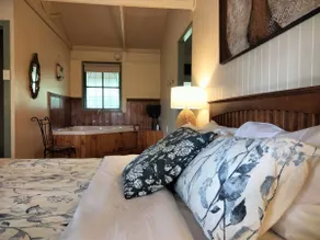 TimberLoo Chalet 4 (1 Queen Bed) SPA & Fireplace - Image 4