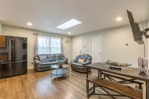 Central Atlanta 2BR with Driveway - Image 3