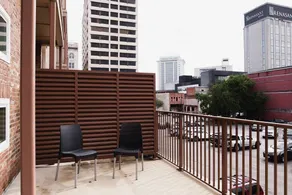 Stylish 1BR Downtown | Sleek & Modern - Image 4