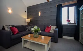 Oak Cottage - Image 2
