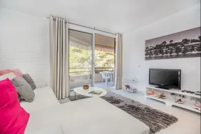 Lord Jim Pinewalk Apartment - Image 5