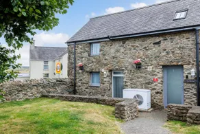 Ty Arthur: Ground-Floor Apartment for Two in Aberffraw | Managed by Anglesey Holiday Lettings - Image 2