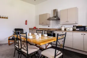 Ty Cwyfan: 3‑Bed Ground-Floor Apartment in Aberffraw | Managed by Anglesey Holiday Lettings - Image 5