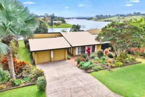 Lakefront Tinaroo only 2.5km from Yungaburra town - Image 2