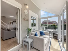 Water's Edge Holiday Home - Image 2
