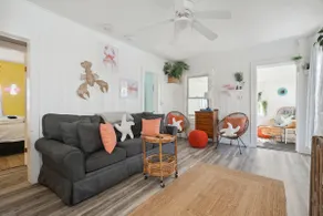 Lorraine's Landing 2 Min to Beach Pet-Friendly - Image 2