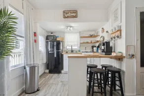 Lorraine's Landing 2 Min to Beach Pet-Friendly - Image 3
