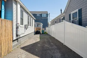 Lorraine's Landing 2 Min to Beach Pet-Friendly - Image 5