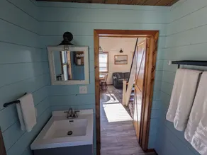 Farmhouse Cabin in the Black Hills (Cabin 1) - Image 4