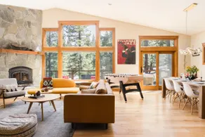 La montagne rencontre le moderne dans une superbe maison de High Sierra - Image 3