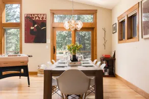 La montagne rencontre le moderne dans une superbe maison de High Sierra - Image 5