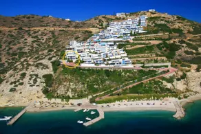 Seafront, 5star Home - 4min Walk To Private Beach - Image 3