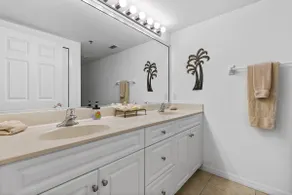 Gorgeous Unit - Resort Complex- Walk To the Beach - Image 3