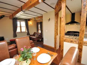 The Coach House (2 bedroom Cottage) - Image 3