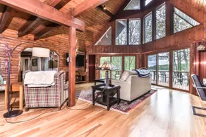 Large lakefront family home with deck, private - Image 5