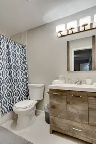 3 Br/2 Ba W/ Building Laundry by Il Med District - Image 3