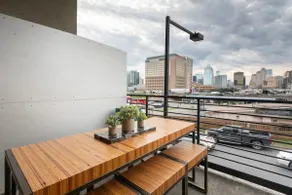 Swanky Townhome+Rooftop | Downtown | 6th Street! - Image 5
