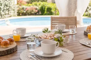 VILLA ULIVO with pool and private garden, just 500 meters from the sea - Image 2