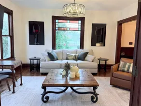 Dundee Hills - Black Villa - Image 3