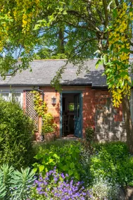 Courtyard Cottage - Image 2