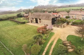 Large Airy Barn, 5 bedrooms, dog friendly - Image 2
