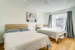Le Plateau Apartment on Saint-Laurent, Sleeps 16 - Image 4