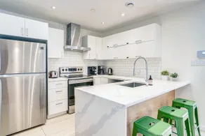 Le Plateau Apartment on Saint-Laurent, Sleeps 16 - Image 3