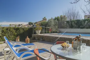 Casa con barbacoa, jardín y piscina privada - Image 3