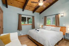 2BR Cabin w/ Hot Tub, Near Leavenworth - Image 4