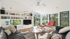 Snuggled in the Treetops with bay views - Image 4