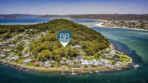 Snuggled in the Treetops with bay views - Image 2