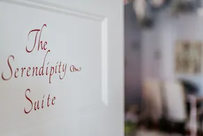 The Serendipity Suite: Desk, EV, Walk Downtown - Image 5