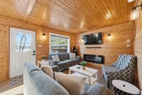 Lakeside Retreat with Hot Tub - Image 2