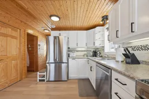 Lakeside Retreat with Hot Tub - Image 4
