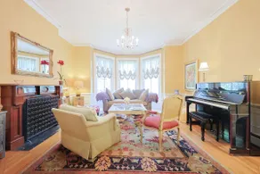 Boston Brownstone Stay, Includes Parking - Image 2