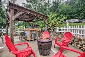 Walk to Lake: Henry Group Getaway w/ Outdoor Fun! - Image 2