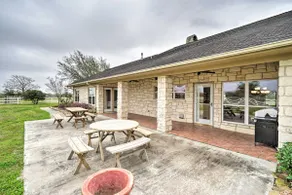 NY! Pet Friendly Flatonia House m / Patio & Yard! - Image 2