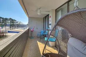 Mid-Century Modern Condo on Lake Hamilton! - Image 2